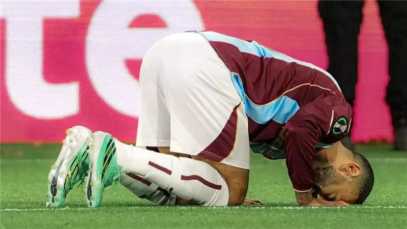 سجدة محمد صلاح في